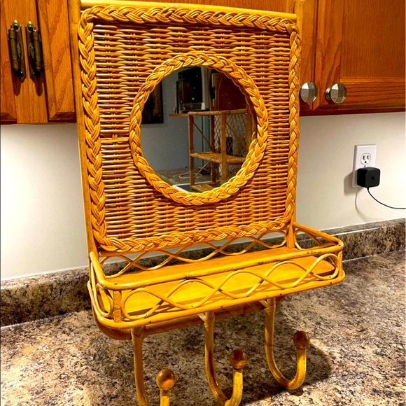 Rattan wall decor with mirror and hooks - Picture 1 of 1
